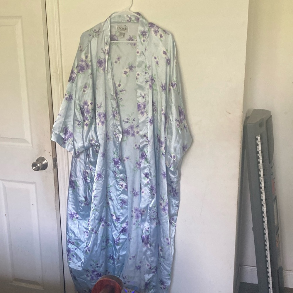 Elegant Floral Satin Robe in Lavender and White